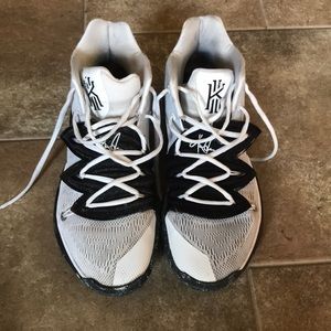 Men’s Kyrie basketball shoes